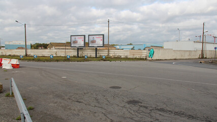 Fototapeta na wymiar street and industrial wasteland in nantes (france)