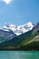 Fototapeta na wymiar Majestic mountains and lake in Canada.