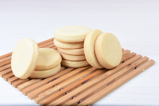 Butter cookies, on white wooden background