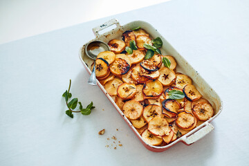 baked apple slices with rosemary and mint