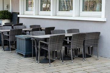 Außengastronomie ohne Menschen