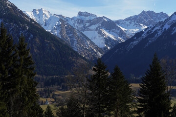 Obraz premium Schneearmer Winter im südlichen Oberallgäu