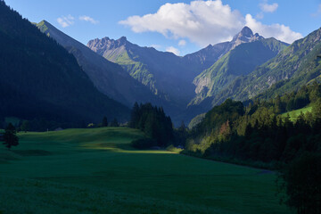 Am frühen Morgen im mittleren Trettachtal