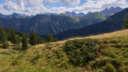 Blick vom Fellhorn auf die südlich gelegenen Gipfel der Allgäuer Alpen