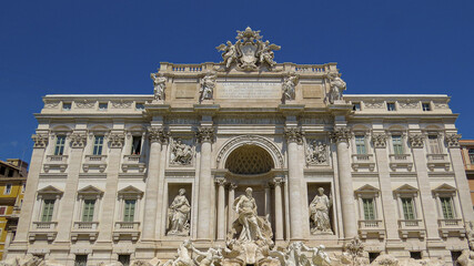 Fototapeta na wymiar facade of the Trevi Fountain