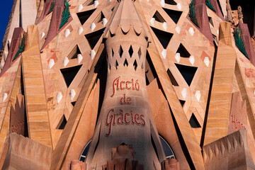 Basilica de la Sagrada Familia del arquitecto Antoni Gaudi - obrazy, fototapety, plakaty