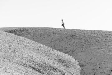 Obraz premium Running on Rocks in Summer