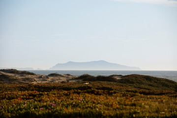 Obraz premium Late afternoon view of the Channel Islands along the coast of Oxnard, California, USA.