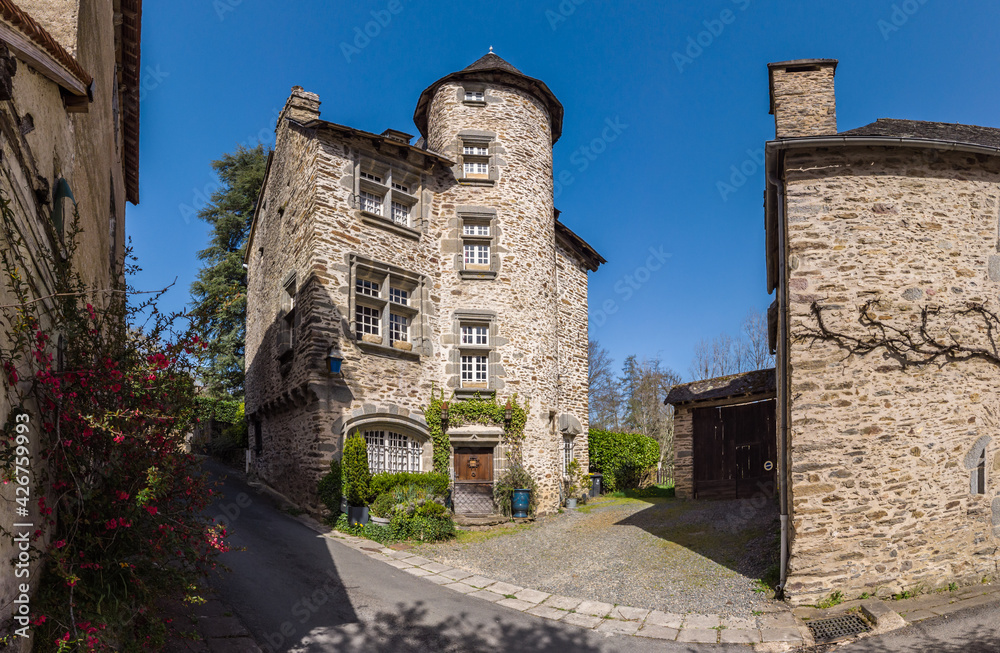 Canvas Prints Ségur le Château (Corrèze, France) - Vue panoramique de la Tour Saint Laurent