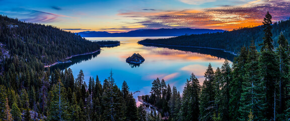 Sunrise on Emerald Bay, Lake Tahoe - obrazy, fototapety, plakaty