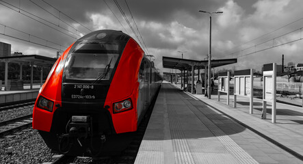 The red train at the Warszawa Główny station