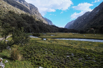 南米ペルー　ワラスから日帰りで行くレイク69までのトレッキング風景
