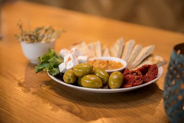 Picada Aceitunas y Pan