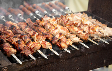 Meat on skewers is fried