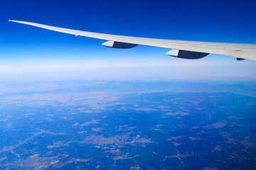 Fototapeta na wymiar Airplane wing in flight