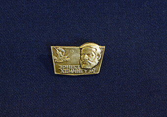 
Soviet badge depicting Hemingway.