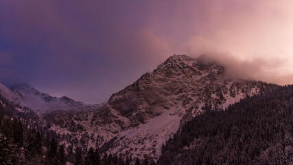 crépuscule en montagne