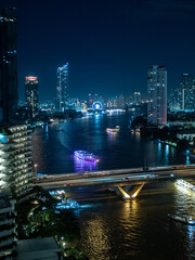 Fototapeta premium Chao Phraya river at night