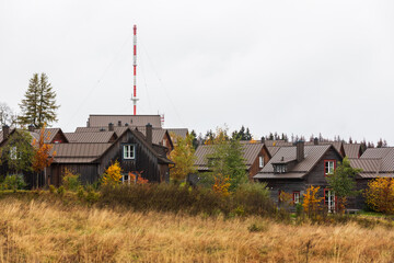 Großer Antennenmast auf dem Torfhaus im Nationalpark Harz, Deutschland