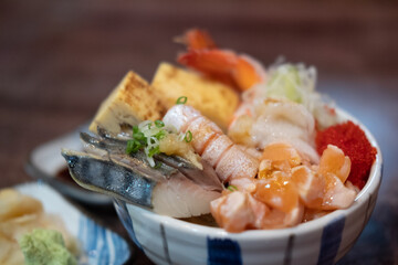Seafood don (Assorted seafood rice bowl)