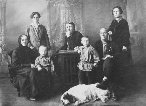 Vintage family photographs of the early 19th century, Vintage photograph of a noble Russian family