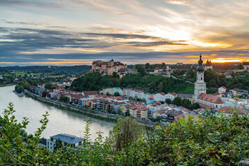 Ein Sommerabend in der Altstadt von Burghausen