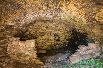 Allassac (Corrèze, France) - Vue panoramique d'une ancienne cave de vigneron