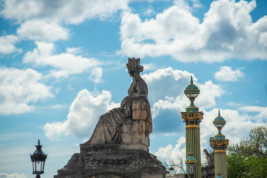 Paris statue