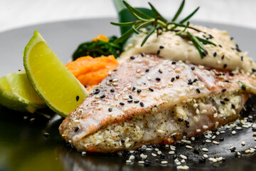 Grilled sea bass with white sauce and lemon