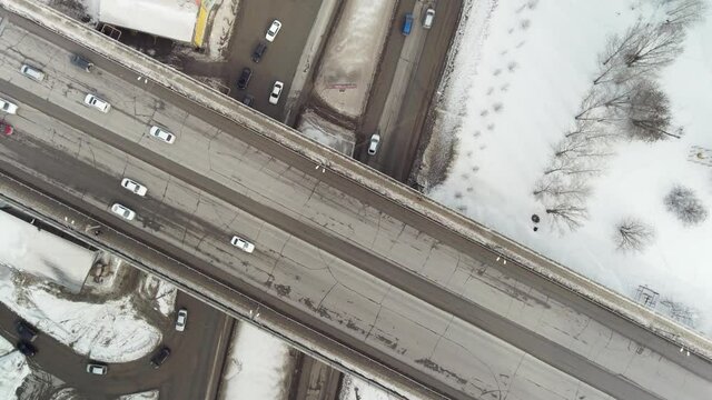 Broken roads of the road estockade. Problems of modern motor vehicles in the winter season