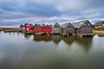Fototapeta na wymiar Bootshäuser im Hafen von Althagen auf dem Fischland-Darß