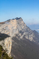 Fototapeta premium Vue sur le sommet de Moucherotte et son antenne radar, dans le massif du Vercors (Isère, France)