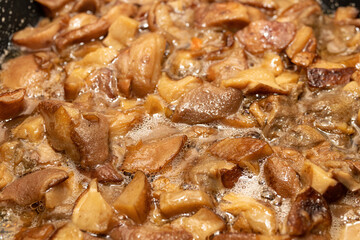 Braising slippery jacks in a pan