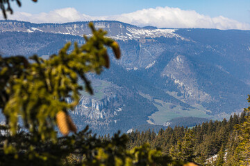 Vue sur les sommets du Vercors (Isère, France)