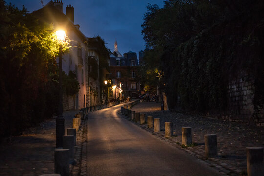 cobble stone streets of montmartre rue de abreuvoir