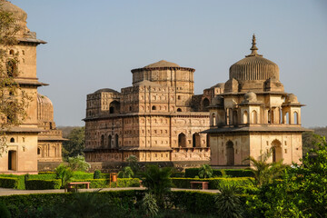 Fototapeta premium Chhatris, funerary monuments dedicated to royalty from the 16th and 17th century in Orchha, Madhya Pradesh, India.