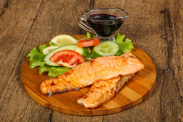Grilled salmon served vegetables and lemon