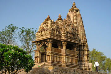 Obraz premium The Javari Temple in Khajuraho, Madhya Pradesh, India. Forms part of the Khajuraho Group of Monuments, a UNESCO World Heritage Site.