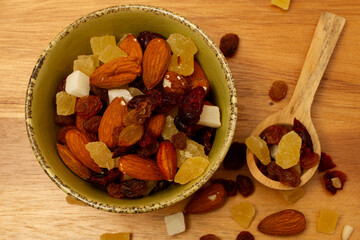 mandorle e frutta disidratata