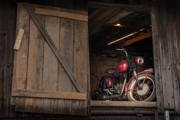 Scheunenfund altes Motorrad Oldtimer in Scheune Vintage Sammler