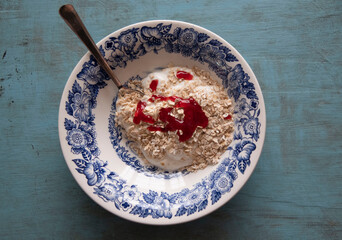 yoghurt with cereal 