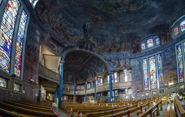 Obraz premium Vichy (Allier, France) - Vue panoramique de l'église art déco Saint-Blaise 