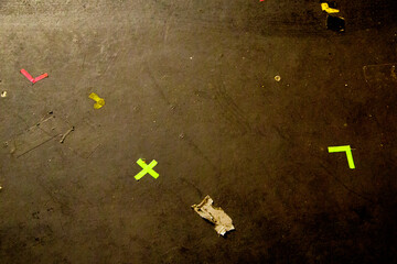 Markierungen auf Club-Boden