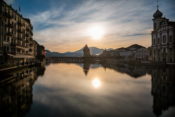 Obraz premium Sunrise in Lucerne, Switzerland, the city center, river and Chapel bridge against blue sky.