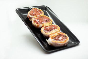 pinchos con bacon y trufa