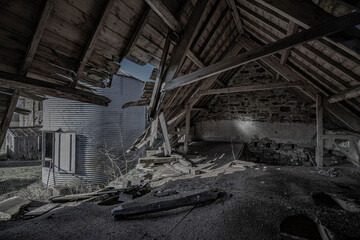 Fototapeta na wymiar old abandoned farm and outbuildings in morpeth