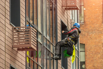 Mount climbing builder repair skyscraper building workflow safety