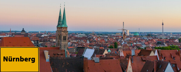 Panorama Ortsschild Nürnberg Abendrot © pusteflower9024