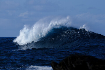 Big wave breaking 