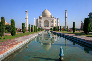 Naklejka premium taj mahal reflected in water agra country